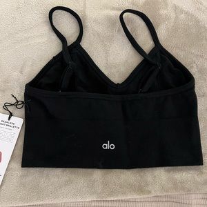 SEAMLESS
DELIGHT BRALETTE / ALO YOGA